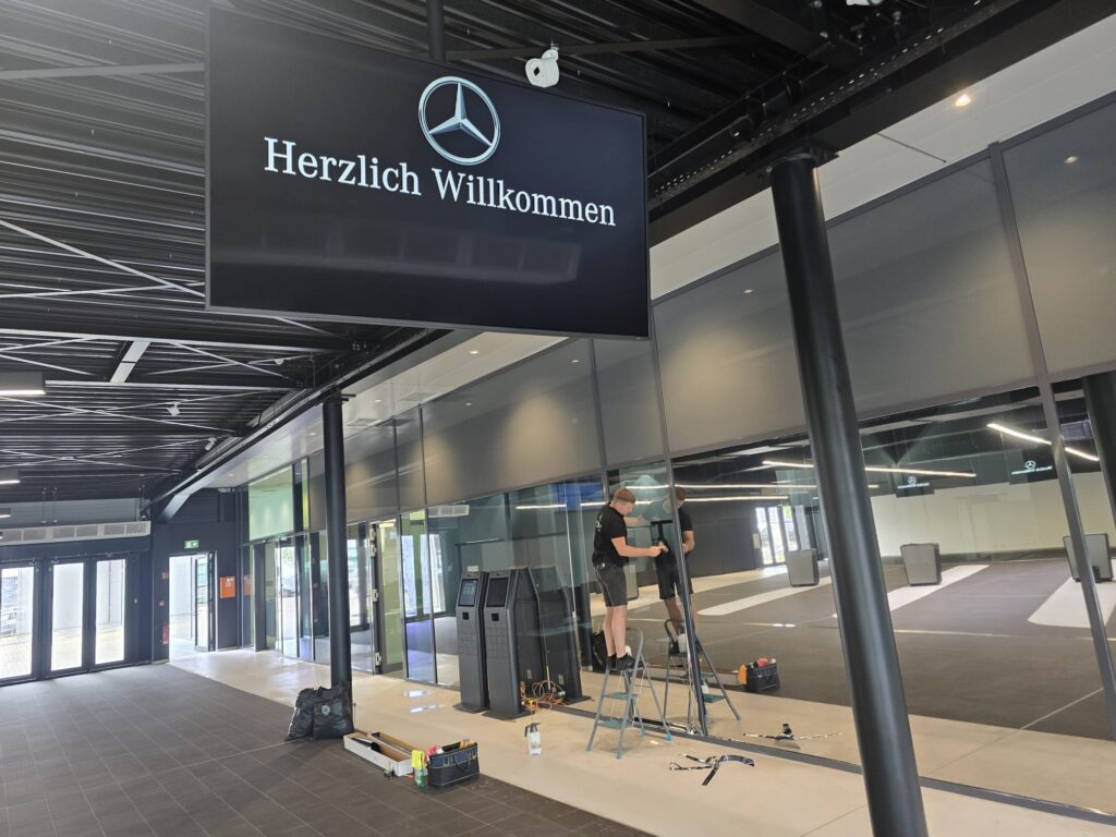 Mercedes Showroom Hamburg