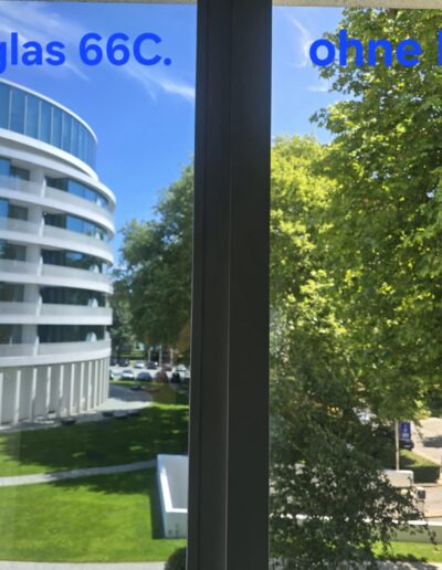 Montage der Sonnenschutzfolie Solarscreen Multiglas 66C mit leichter Tönung auf Fenstern